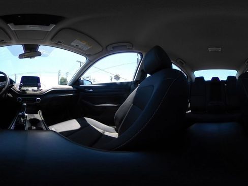 Used 2025 Nissan Altima 2.5 SV FWD image 38