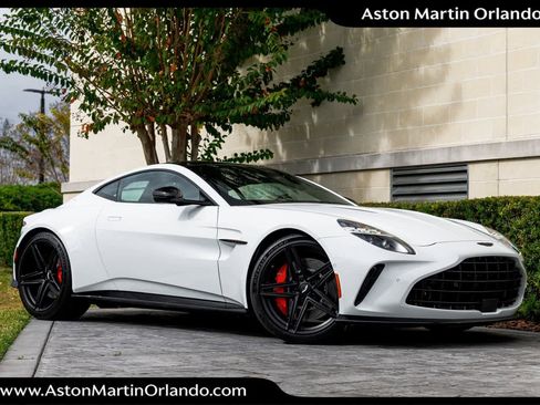 Used 2025 Aston Martin V8 Vantage Coupe image 12