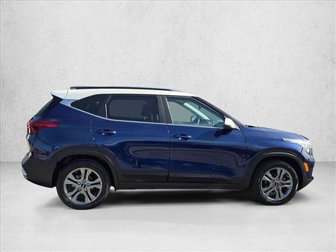 Used 2023 Kia Seltos S w/ Navigation Package FWD image 4