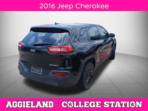 Used 2016 Jeep Cherokee Sport FWD image 2