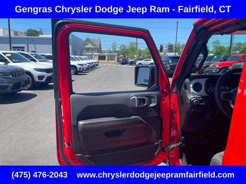 Certified 2025 Jeep Wrangler Unlimited Sahara AWD/4WD image 36