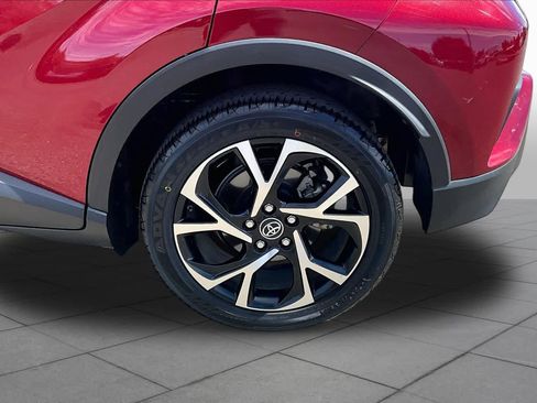 Used 2019 Toyota C-HR XLE FWD image 10