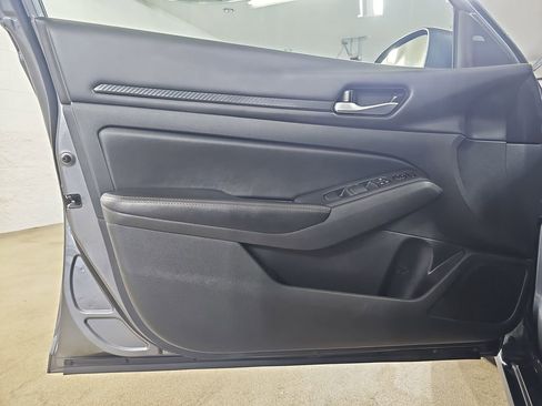Used 2025 Nissan Altima 2.5 SV FWD image 31