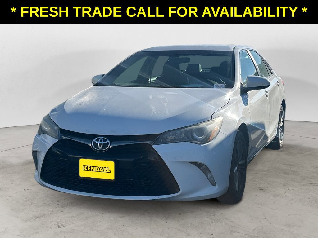 Used 2015 Toyota Camry SE FWD image 1