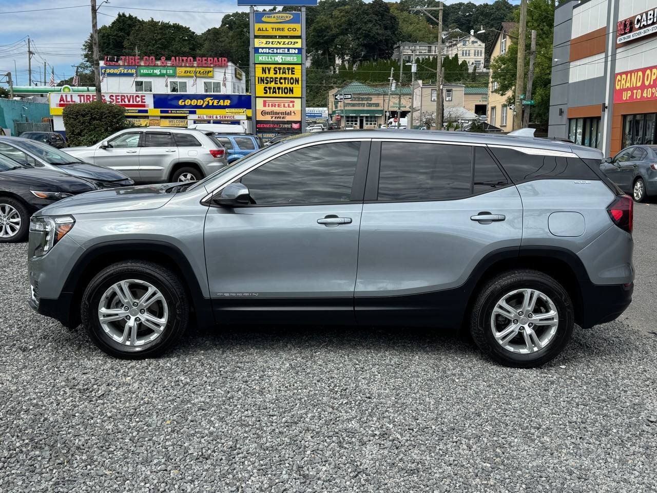 Used 2024 GMC Terrain SLE AWD/4WD image 8