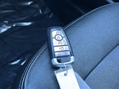Used 2018 Ford Explorer XLT w/ Equipment Group 202A AWD/4WD image 30