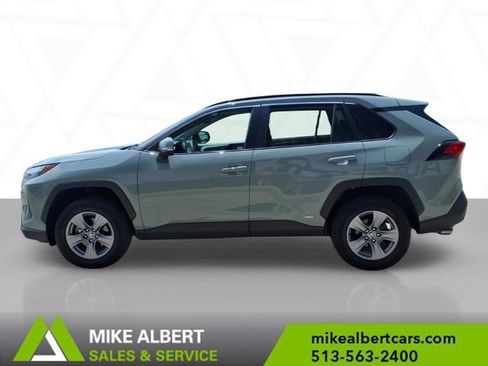 Used 2022 Toyota RAV4 XLE AWD/4WD image 4