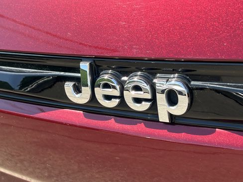 Used 2023 Jeep Grand Cherokee Overland AWD/4WD image 8