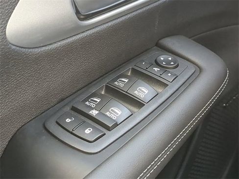 New 2026 Chrysler Pacifica Limited w/ Uconnect Theater Family Group image 34