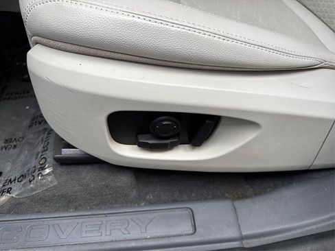 Used 2017 Land Rover Discovery Sport SE AWD/4WD image 35