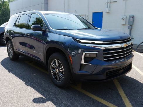 New 2026 Chevrolet Traverse LT w/ Enhanced Driving Package image 2