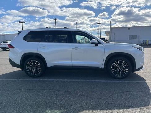 Used 2024 Toyota Grand Highlander AWD Hybrid image 10