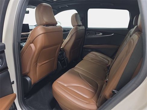 Used 2022 Lincoln Nautilus Reserve w/ Equipment Group 201A image 10