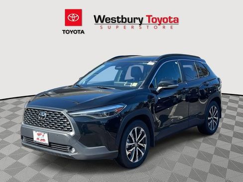 Certified 2023 Toyota Corolla Cross XLE w/ Convenience Package image 5