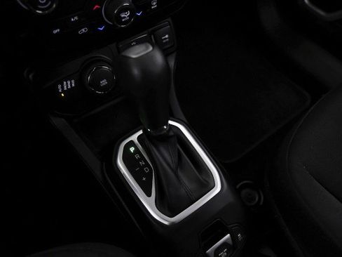 Used 2019 Jeep Renegade Latitude w/ Popular Equipment Group image 22