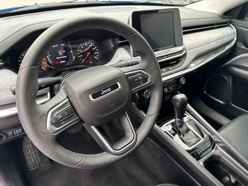 Used 2022 Jeep Compass Latitude FWD image 21