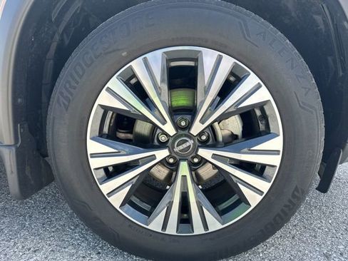 Used 2023 Nissan Rogue SV AWD/4WD image 14