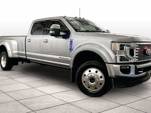 Used 2022 Ford F450 Platinum w/ FX4 Off-Road Package image 2
