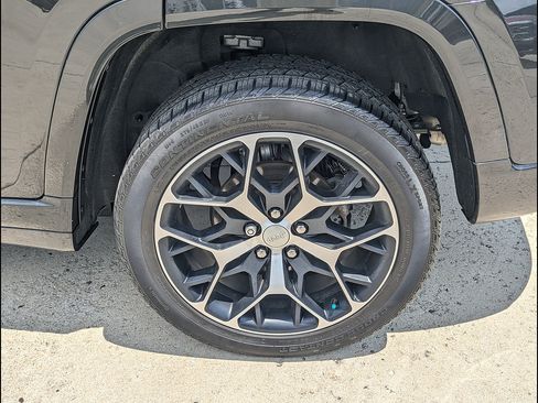 Used 2023 Jeep Grand Cherokee Summit AWD/4WD image 13