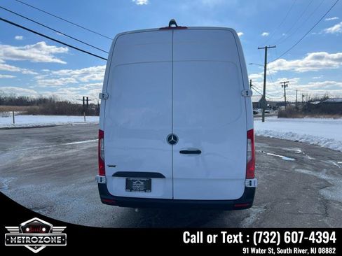 Used 2022 Mercedes-Benz Sprinter 2500 image 7