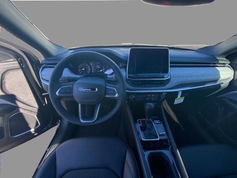 New 2026 Jeep Compass Latitude image 19