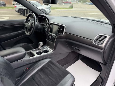Used 2017 Jeep Grand Cherokee Altitude AWD/4WD image 19