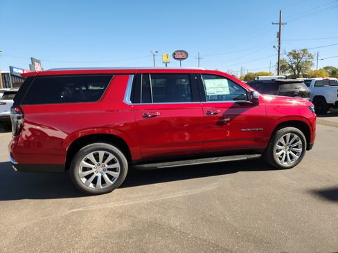 New 2026 Chevrolet Suburban Premier image 5