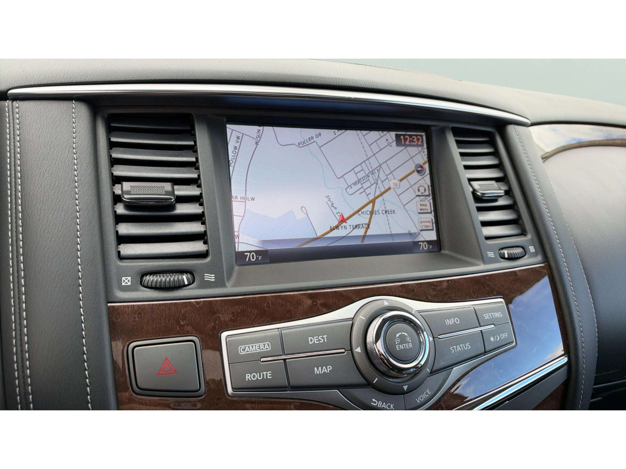Used 2017 INFINITI QX80 4WD w/ All Season Package image 19