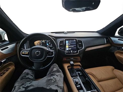 Used 2017 Volvo XC90 T6 Inscription w/ Luxury Package image 12