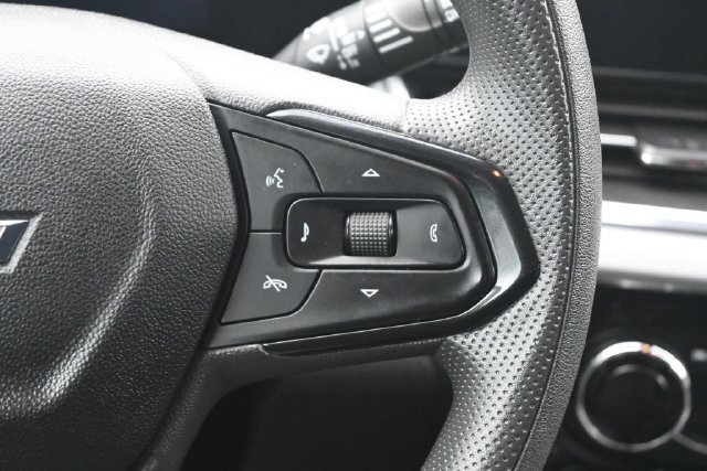 Used 2025 Chevrolet Trax LT FWD image 17