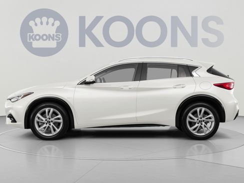 Used 2018 INFINITI QX30 Premium w/ Navigation Package AWD/4WD image 2