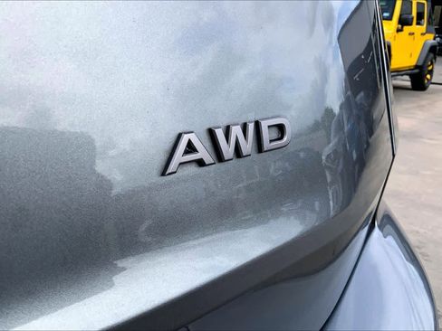 Used 2025 Nissan Rogue SV AWD/4WD image 10