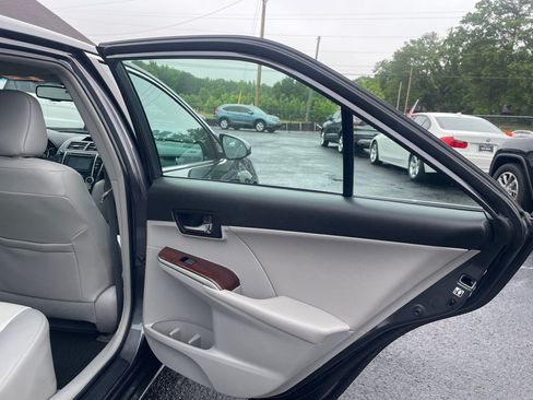 Used 2012 Toyota Camry XLE w/ Leather Pkg FWD image 20