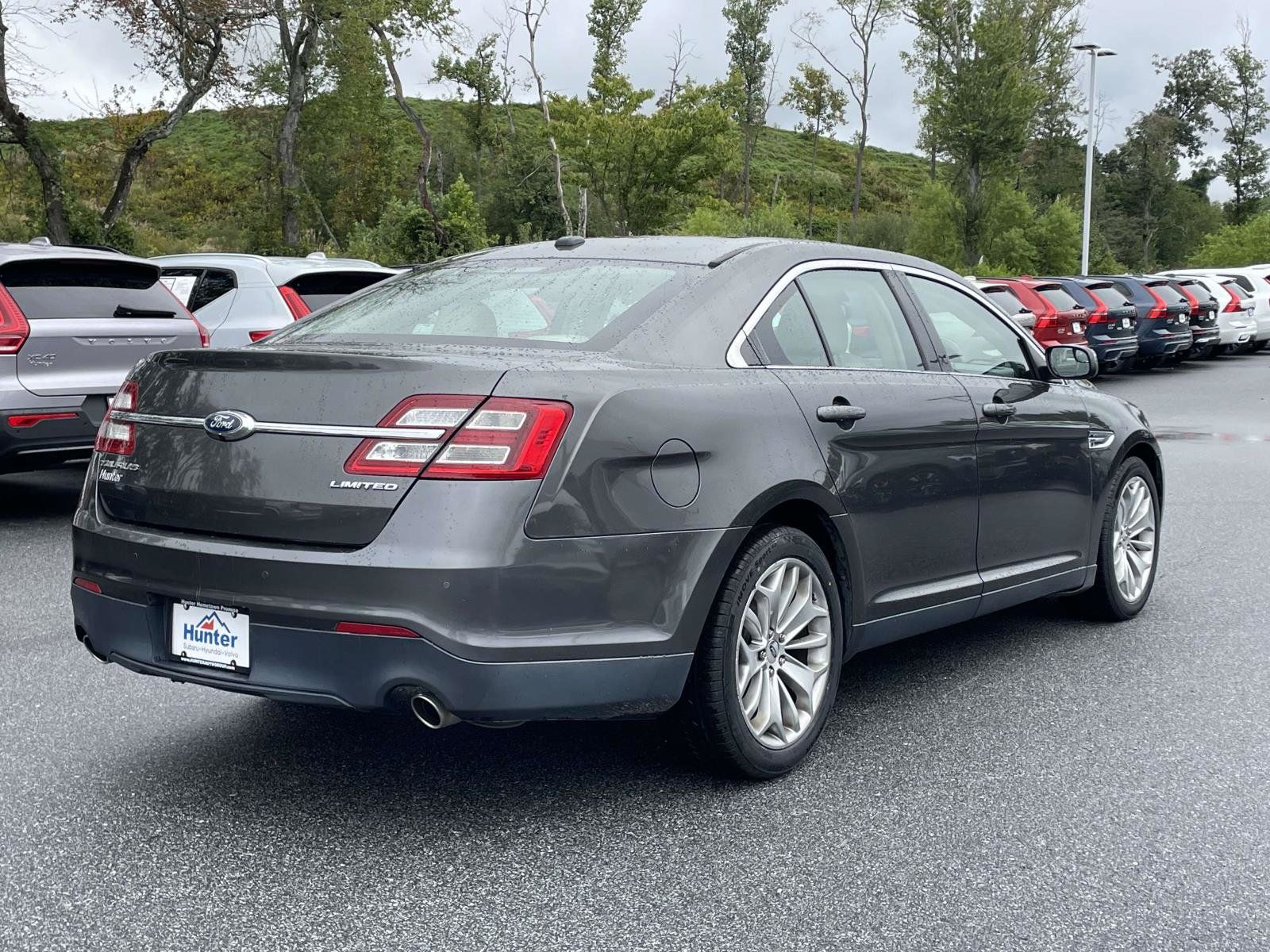 Used 2016 Ford Taurus Limited FWD image 26