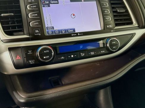 Used 2015 Toyota Highlander Limited image 16