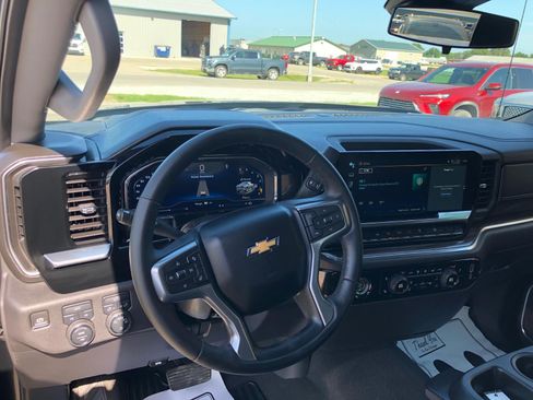 Used 2024 Chevrolet Silverado 1500 LT AWD/4WD image 12