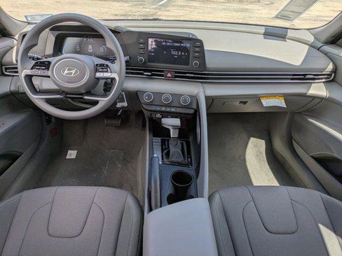 New 2026 Hyundai Elantra SE FWD image 9