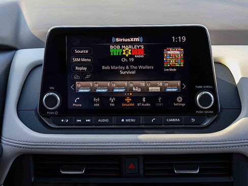 Used 2023 Nissan Rogue SV image 12