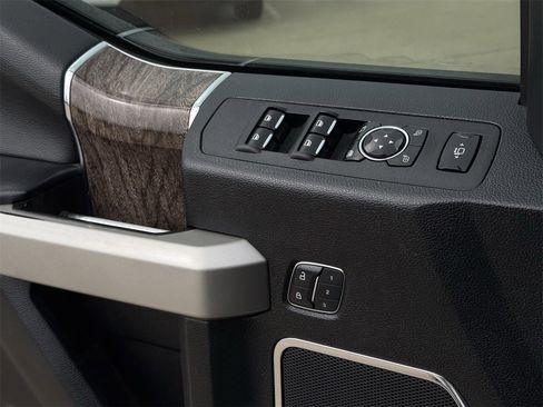 Used 2018 Ford F250 Lariat w/ Lariat Ultimate Package image 22