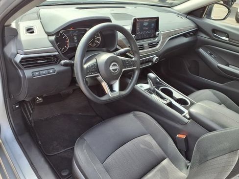 Used 2024 Nissan Altima 2.5 SV FWD image 4