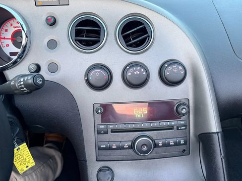 Used 2007 Pontiac Solstice Convertible RWD image 12