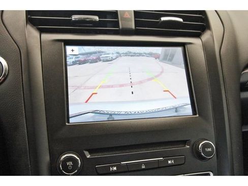 Used 2018 Ford Fusion SE w/ Equipment Group 201A FWD image 24