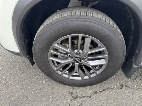 Used 2024 Nissan Rogue S image 24