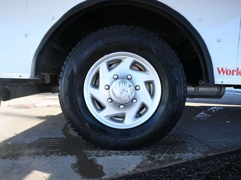 Used 2024 Ford E-350 and Econoline 350 Super Duty w/ Power Windows & Locks Group image 25