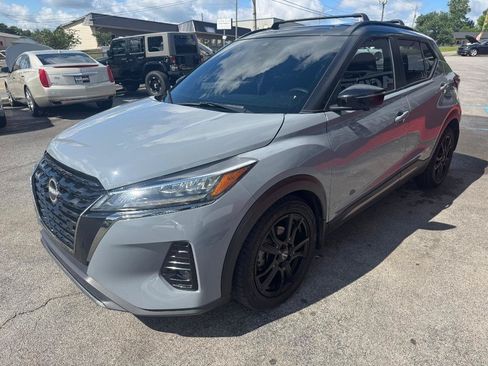 Used 2023 Nissan Kicks SR FWD image 3