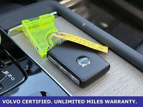 Certified 2025 Volvo XC90 B6 Plus image 39