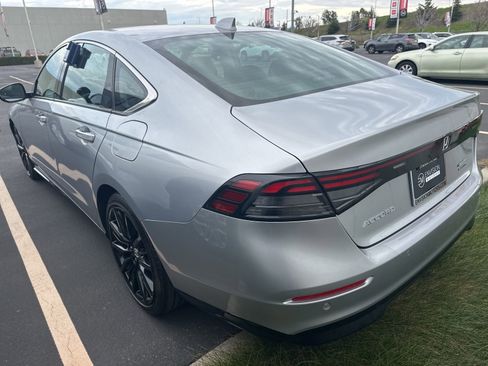 Used 2024 Honda Accord Touring image 3