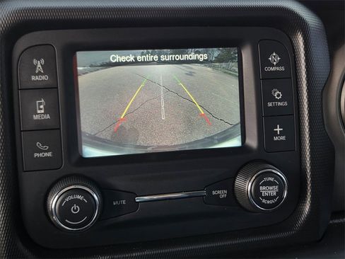 Used 2018 Jeep Wrangler Unlimited Sport image 11