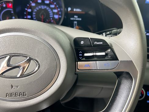 Used 2022 Hyundai Elantra SEL w/ Preferred Accessory Package FWD image 19