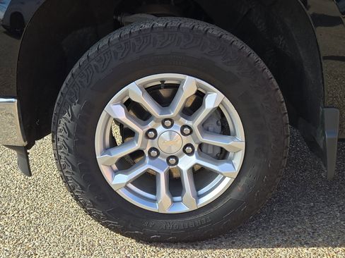 Used 2024 Chevrolet Silverado 1500 LT image 11